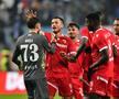 CRAIOVA - DINAMO 1-1. Imaginile surprinse pe gazon, imediat după fluierul final: „Ești cel mai bun din Europa!”