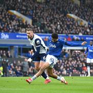 Radu Drăgușin, lovit în Everton - Tottenham, foto: Getty Images