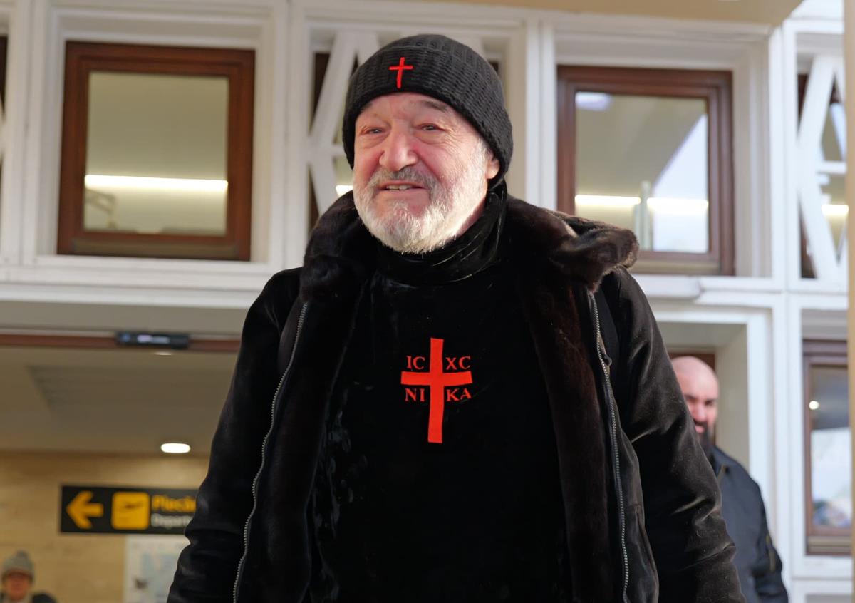 Gigi Becali s-a întors în țară din locul unde „nu mai merg niciodată”: „Să-mi pară mie rău de Moruțan?” » Imagini tari de la aeroport