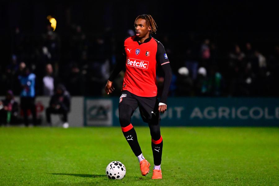 Jeremy Jacquet, fundașul lui Rennes // foto: Imago Images Chelsea „sparge” banca pentru următorul transfer » 65 de milioane de euro
