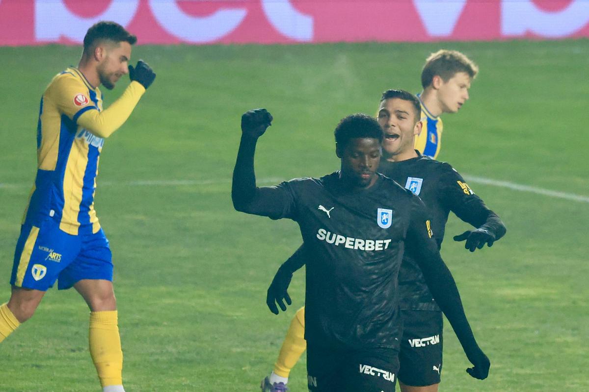 Ce UMILINȚĂ! Universitatea Craiova nu stă la discuții cu Petrolul și revine pe primul loc în Superliga » Clasamentul