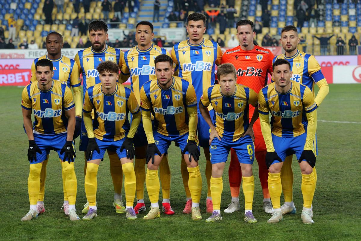 Ce UMILINȚĂ! Universitatea Craiova nu stă la discuții cu Petrolul și revine pe primul loc în Superliga » Clasamentul