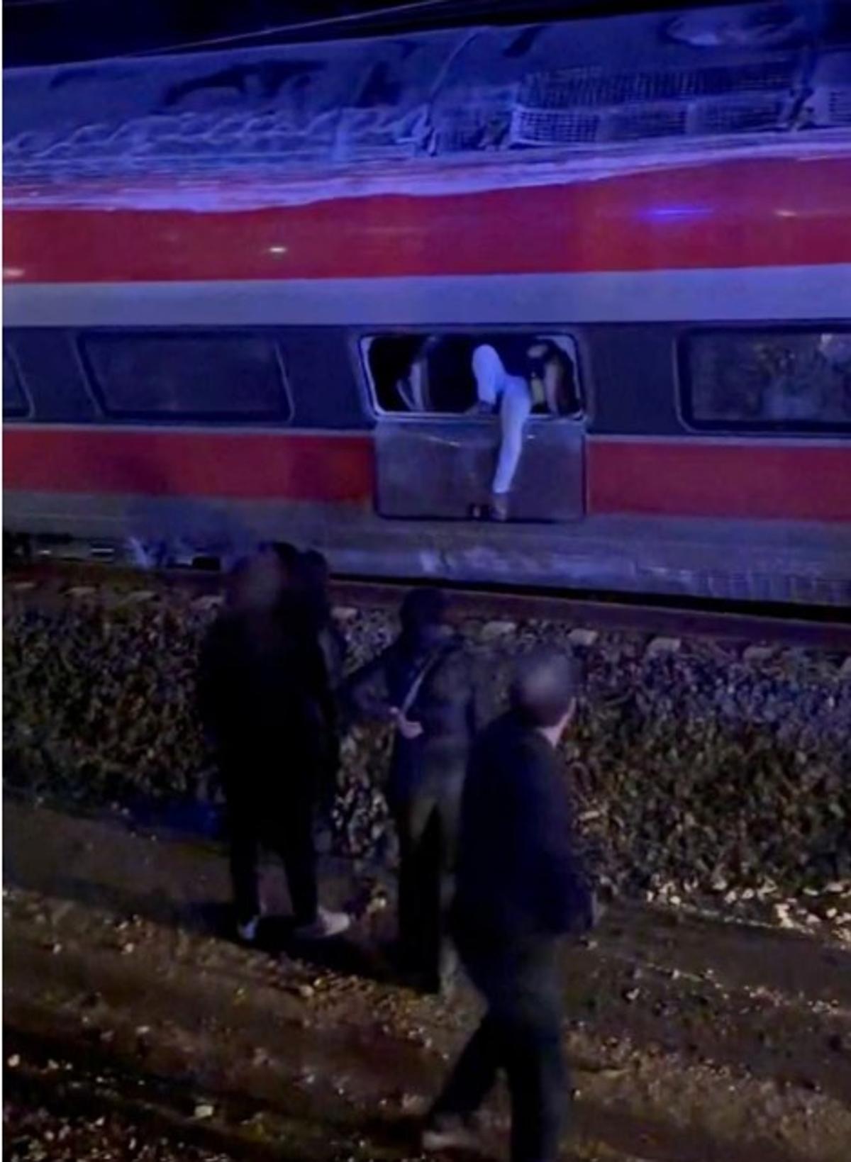 Atenție, imagini cu impact emoțional! Tragedie feroviară la Adamuz cu zeci de victime
