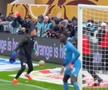 Scene sălbatice în finala Cupei Africii: în TIMPUL meciului, l-au tăvălit să-i fure prosopul!