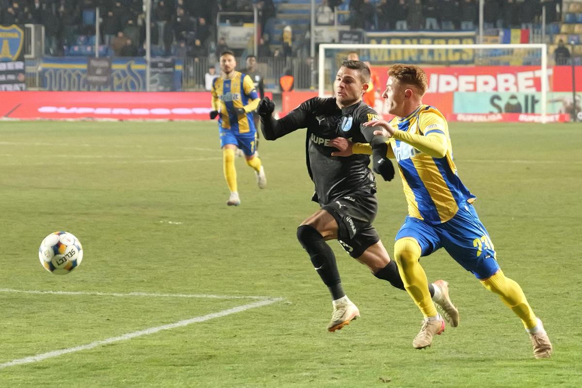 Ce UMILINȚĂ! Universitatea Craiova nu stă la discuții cu Petrolul și revine pe primul loc în Superliga » Clasamentul