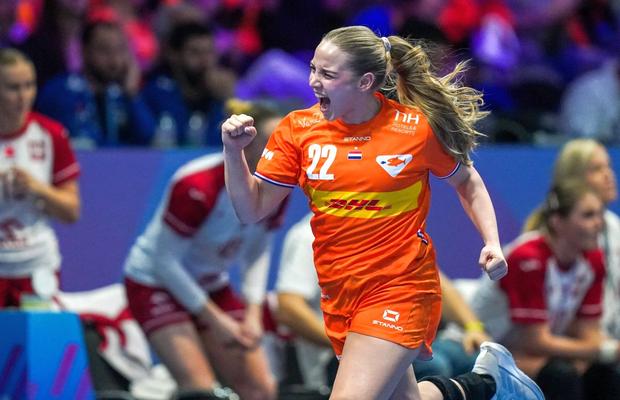 A marcat duminică 6 goluri împotriva Bistriței în Liga Campionilor și luni a semnat în „Liga Florilor”
