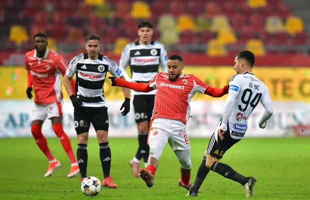 Fostul atacant al lui Dinamo se bucură de ce vede la roș-albi, dar remarcă o greșeală în strategie: „E greu acum”