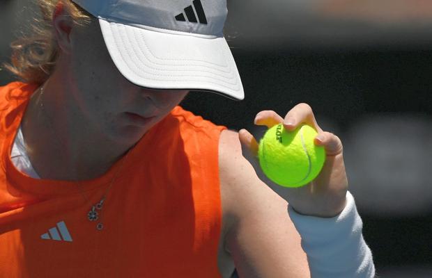 Emoționant! Cum s-a descurcat la Australian Open jucătoarea cu opt degete la mâini și șapte la picioare