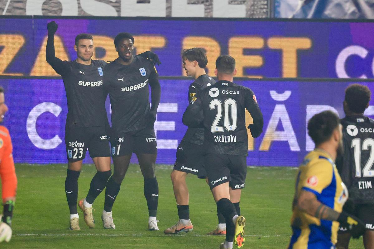 Ce UMILINȚĂ! Universitatea Craiova nu stă la discuții cu Petrolul și revine pe primul loc în Superliga » Clasamentul