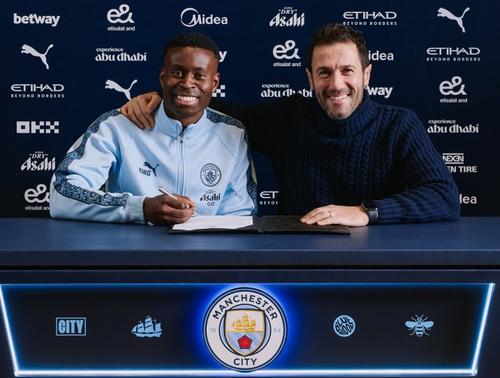 Marc Guehi, a doua achiziției din 2026 a lui Pep Guardiola, a fost prezentat de Manchester City / Foto: X @ManCity