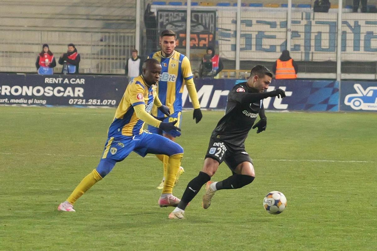 Ce UMILINȚĂ! Universitatea Craiova nu stă la discuții cu Petrolul și revine pe primul loc în Superliga » Clasamentul