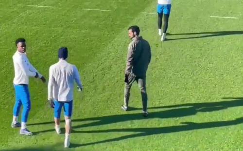 Antrenorul Alvaro Arbeloa are o discuție ciudată în cantonamentul Valdebebas a lui Real Madrid / Foto: El Chiringuito TV