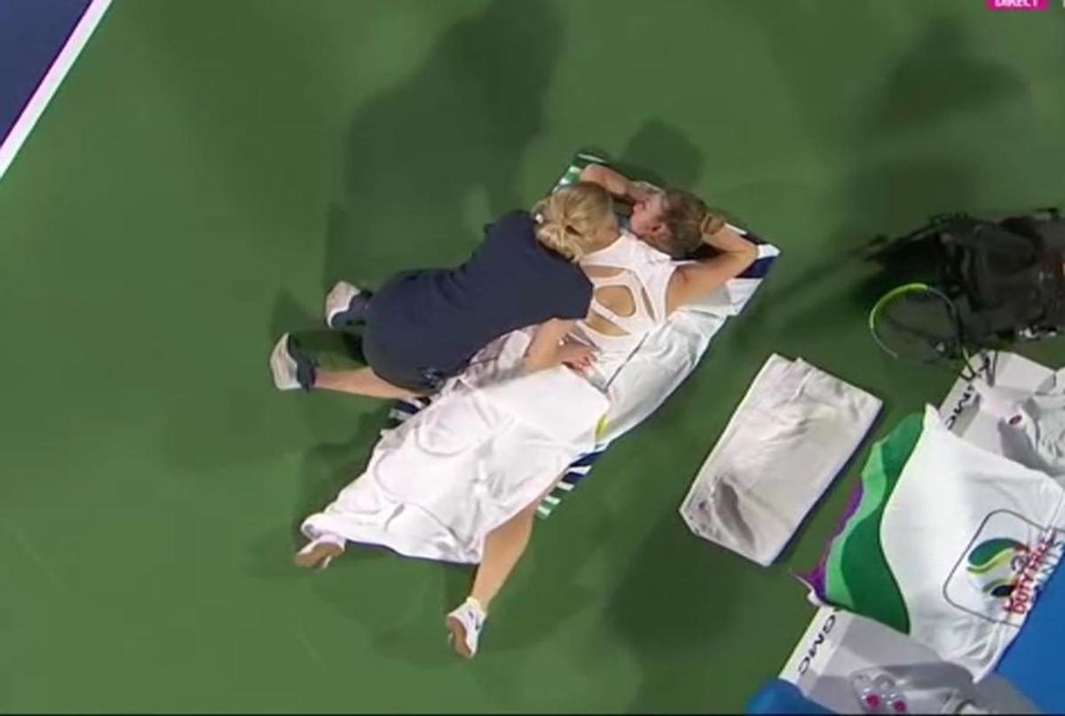 SIMONA HALEP - ONS JABEUR // FOTO Halep, probleme medicale la Dubai! Durerile la spate i-au dat emoții Simonei