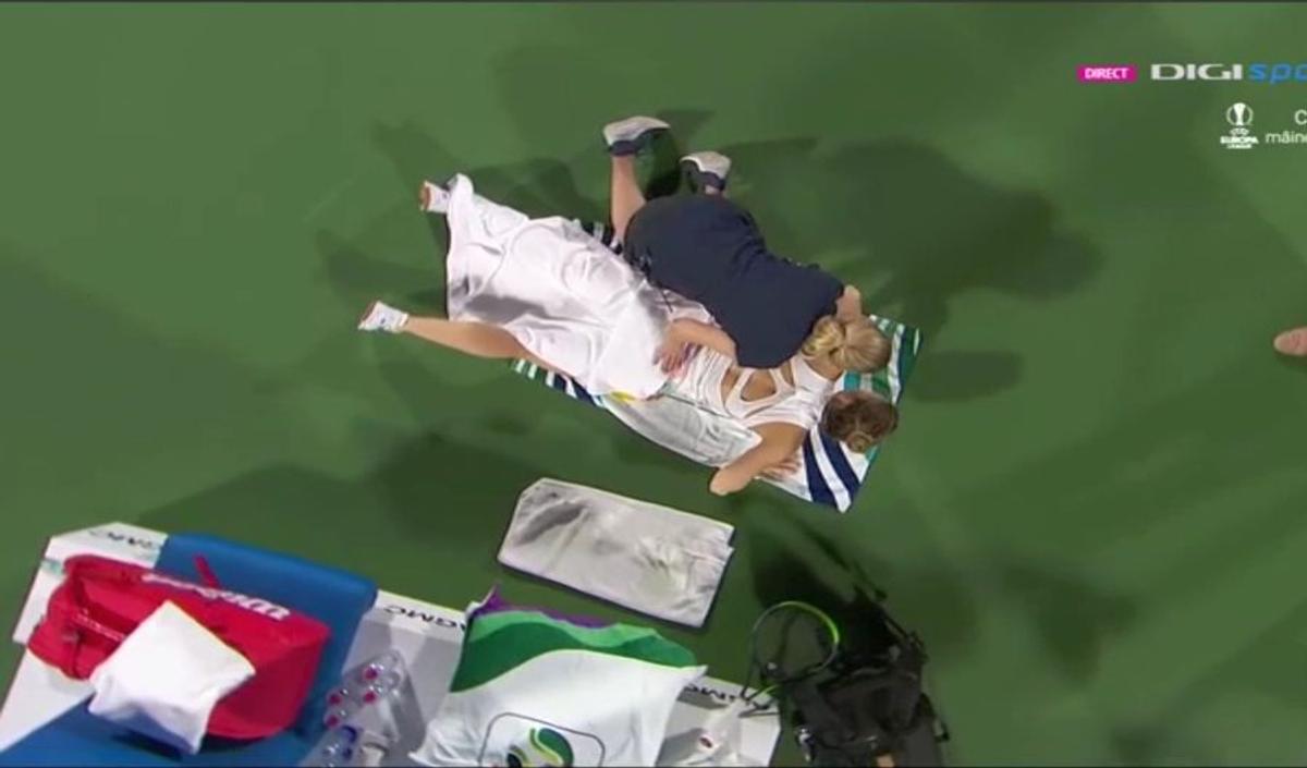 SIMONA HALEP - ONS JABEUR // FOTO Halep, probleme medicale la Dubai! Durerile la spate i-au dat emoții Simonei