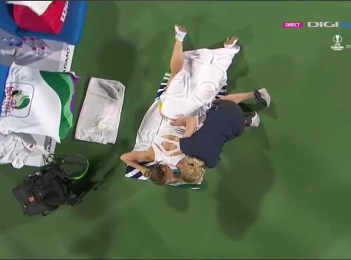 SIMONA HALEP - ONS JABEUR // FOTO Halep, probleme medicale la Dubai! Durerile la spate i-au dat emoții Simonei