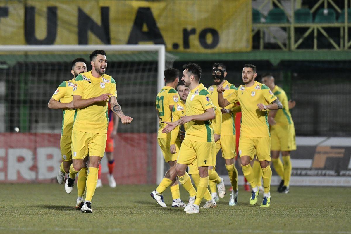 Un jucător de la FCSB, cel mai slab de pe teren în meciul cu CS Mioveni » Cât a luat fotbalistul criticat de Becali