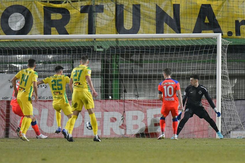 FCSB s-a încurcat pe terenul lui CS Mioveni, scor 1-1, în etapa #27 din Liga 1. Roș-albaștrii au evoluat modest și au produs o singură ocazie de gol în repriza secundă!