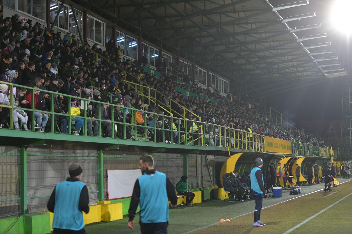 Au încălcat legea la CS Mioveni - FCSB » Ce s-a întâmplat în tribune