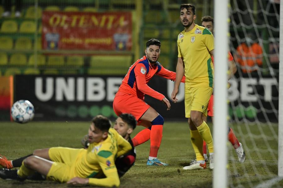 Intrat în minutul 69 pe teren, Burlacu a dezamăgit cu CS Mioveni Gigi Becali s-a certat în direct cu Ilie Dumitrescu din cauza unui jucător de la FCSB: „De ce, că vrei tu? Nu ai logică!”