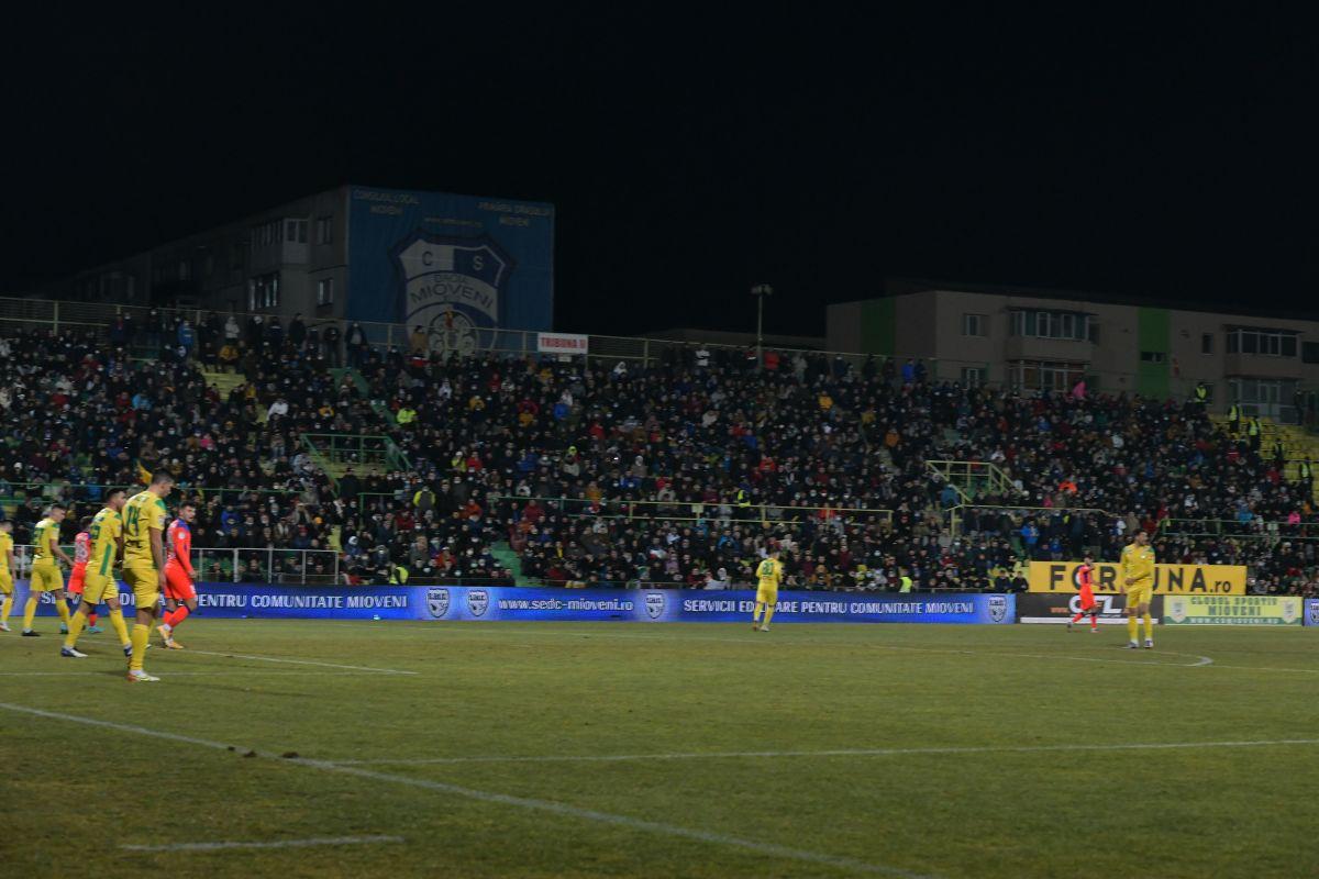 Stadion arhiplin la CS Mioveni - FCSB // foto: Vlad Nedelea & Cristi Preda