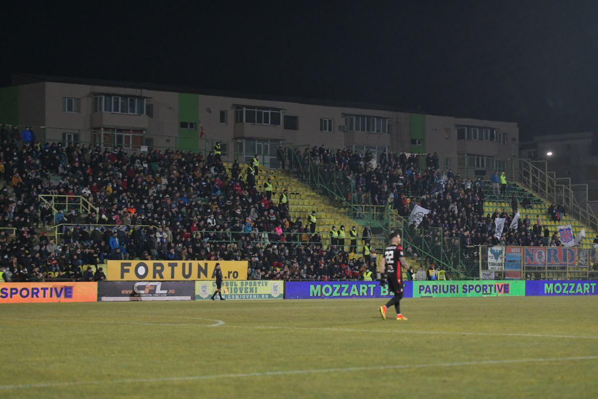 Au încălcat legea la CS Mioveni - FCSB » Ce s-a întâmplat în tribune