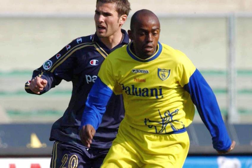 Luciano, în duel cu Adrian Mutu // Foto: Getty Images
