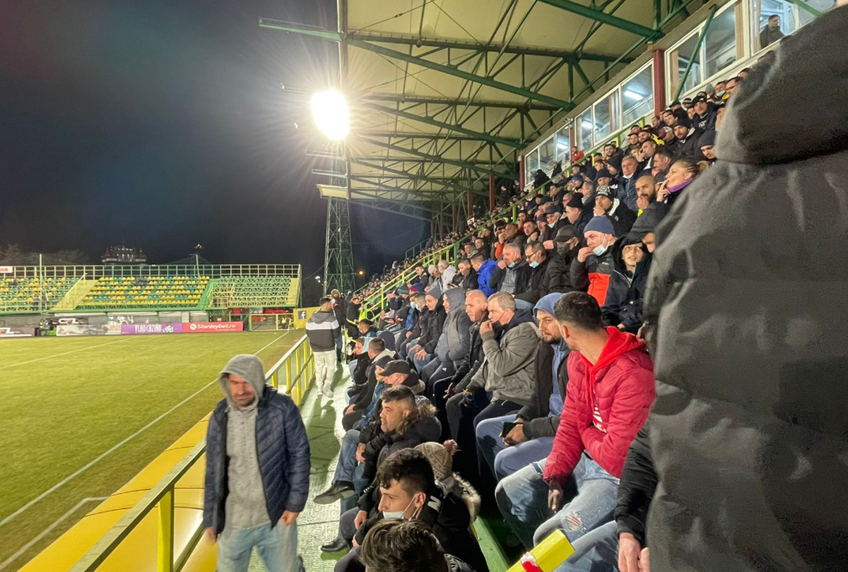 Stadion arhiplin la CS Mioveni - FCSB // foto: Vlad Nedelea & Cristi Preda