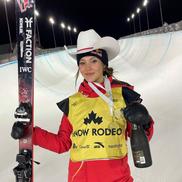 Eileen Gu pe podiumul olimpic