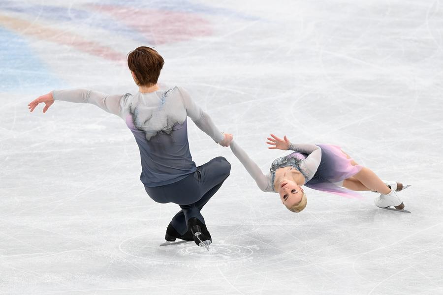 Evgenia Tarasova și Vladimir Morozov în acțiune FOTO Guliver/GettyImages Concursul de patinaj artistic s-a încheiat cu un aur pentru China