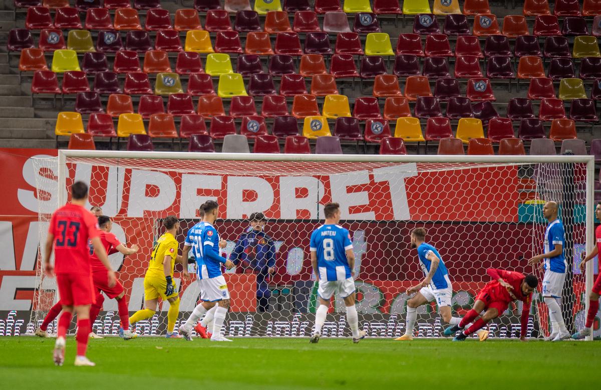 Ce i-a dat doctorul lui Florinel Coman? » Nu s-au văzut la TV: imaginile din FCSB - CSU Craiova surprinse de fotoreporterul GSP