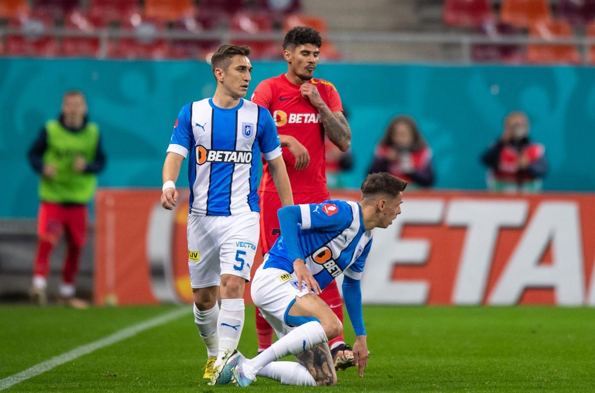 Florinel Coman ia o pastilă de la medic în FCSB - CS Universitatea Craiova / FOTO: Raed Krishan (GSP.ro)