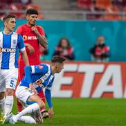 Florinel Coman ia o pastilă de la medic în FCSB - CS Universitatea Craiova / FOTO: Raed Krishan (GSP.ro)