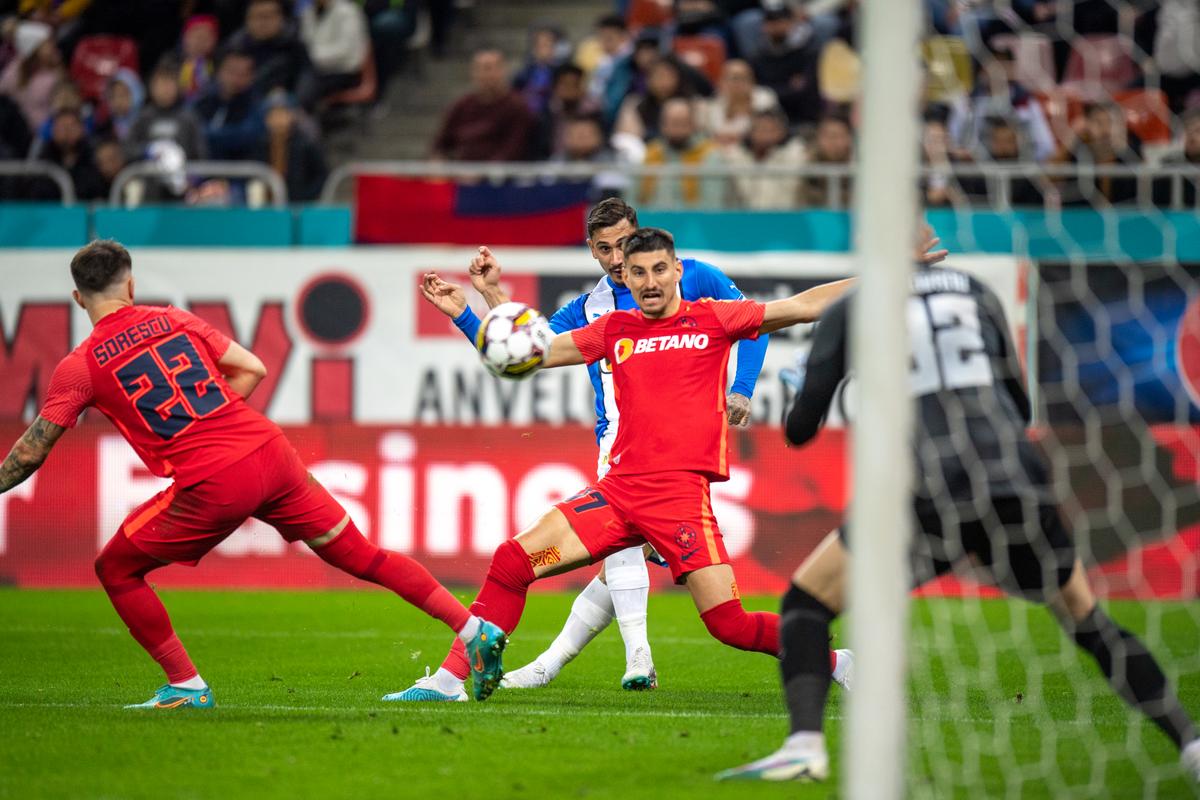 Ce i-a dat doctorul lui Florinel Coman? » Nu s-au văzut la TV: imaginile din FCSB - CSU Craiova surprinse de fotoreporterul GSP