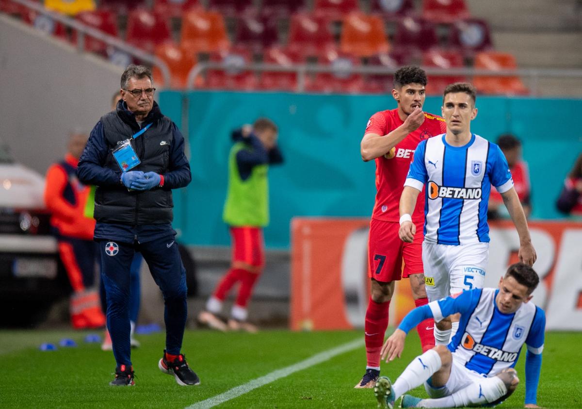 Florinel Coman ia o pastilă de la medic în FCSB - CS Universitatea Craiova / FOTO: Raed Krishan (GSP.ro)