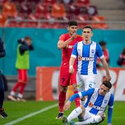 Florinel Coman ia o pastilă de la medic în FCSB - CS Universitatea Craiova / FOTO: Raed Krishan (GSP.ro)