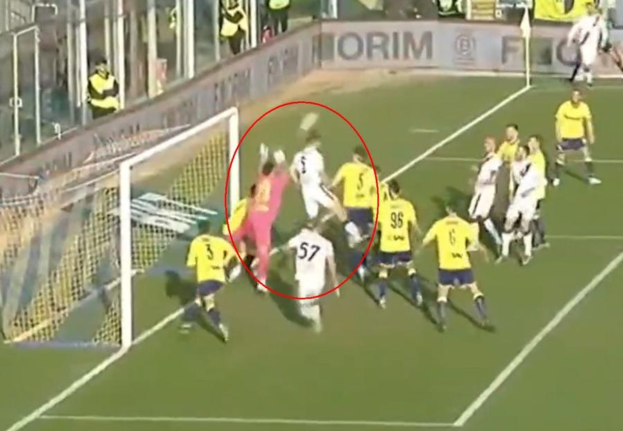 Ce au făcut stranierii în week-end » Radu Drăgușin, gol pentru Genoa! Pușcaș a trimis mingea în propria poartă