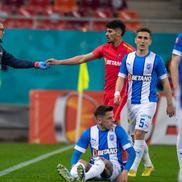 Florinel Coman ia o pastilă de la medic în FCSB - CS Universitatea Craiova / FOTO: Raed Krishan (GSP.ro)