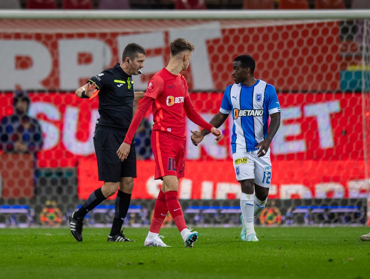 Ce i-a dat doctorul lui Florinel Coman? » Nu s-au văzut la TV: imaginile din FCSB - CSU Craiova surprinse de fotoreporterul GSP