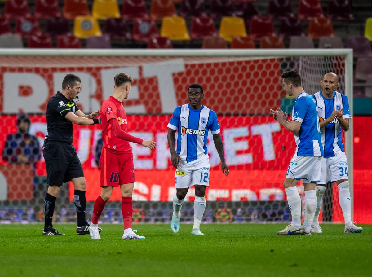 Ce i-a dat doctorul lui Florinel Coman? » Nu s-au văzut la TV: imaginile din FCSB - CSU Craiova surprinse de fotoreporterul GSP