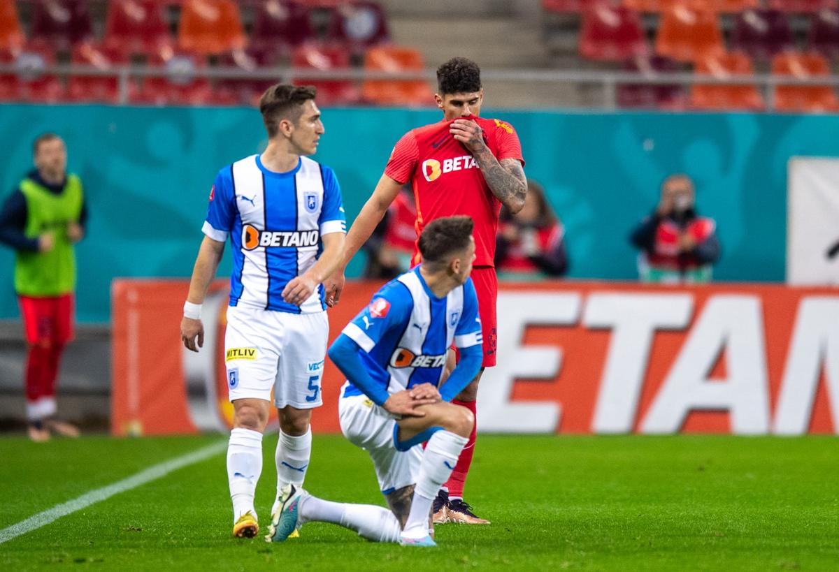 Florinel Coman ia o pastilă de la medic în FCSB - CS Universitatea Craiova / FOTO: Raed Krishan (GSP.ro)