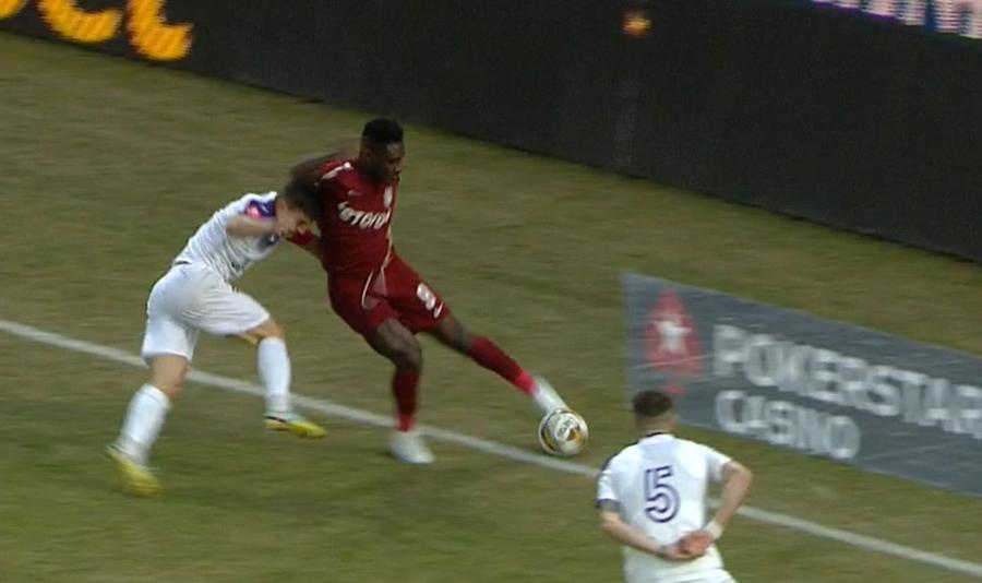 FOTO: Captură TV @Digi Sport 1 Ciprian Deac, gol straniu în al doilea minut din CFR Cluj - FC Argeș » Bâlbâieli în lanț ale apărătorilor