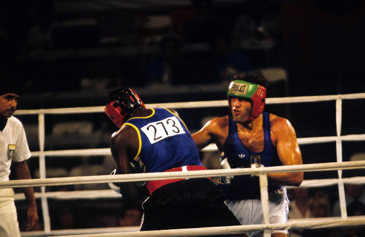 „Am dat mâna cu șeful mafiei Gambino” » Interviu de la Ploiești cu o legendă a boxului: acuzat de aranjament pentru a ajunge la Mike Tyson