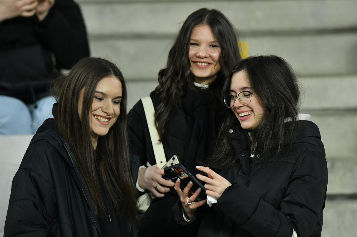 Atmosferă superbă la U Cluj - FCSB » Număr impresionant de roș-albaștri „infiltrați” printre ardeleni