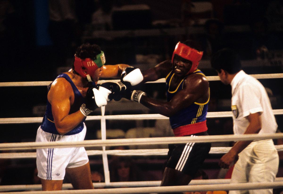 „Am dat mâna cu șeful mafiei Gambino” » Interviu de la Ploiești cu o legendă a boxului: acuzat de aranjament pentru a ajunge la Mike Tyson