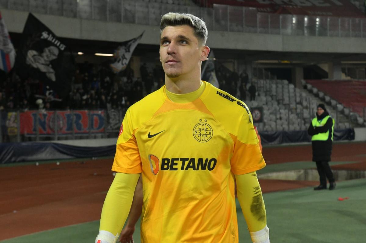 Charalambous și Sabău, reacții diferite în faze asemănătoare: „E de roșu” vs. „Unde mai e fotbalul dacă nu încurajăm duelurile?”