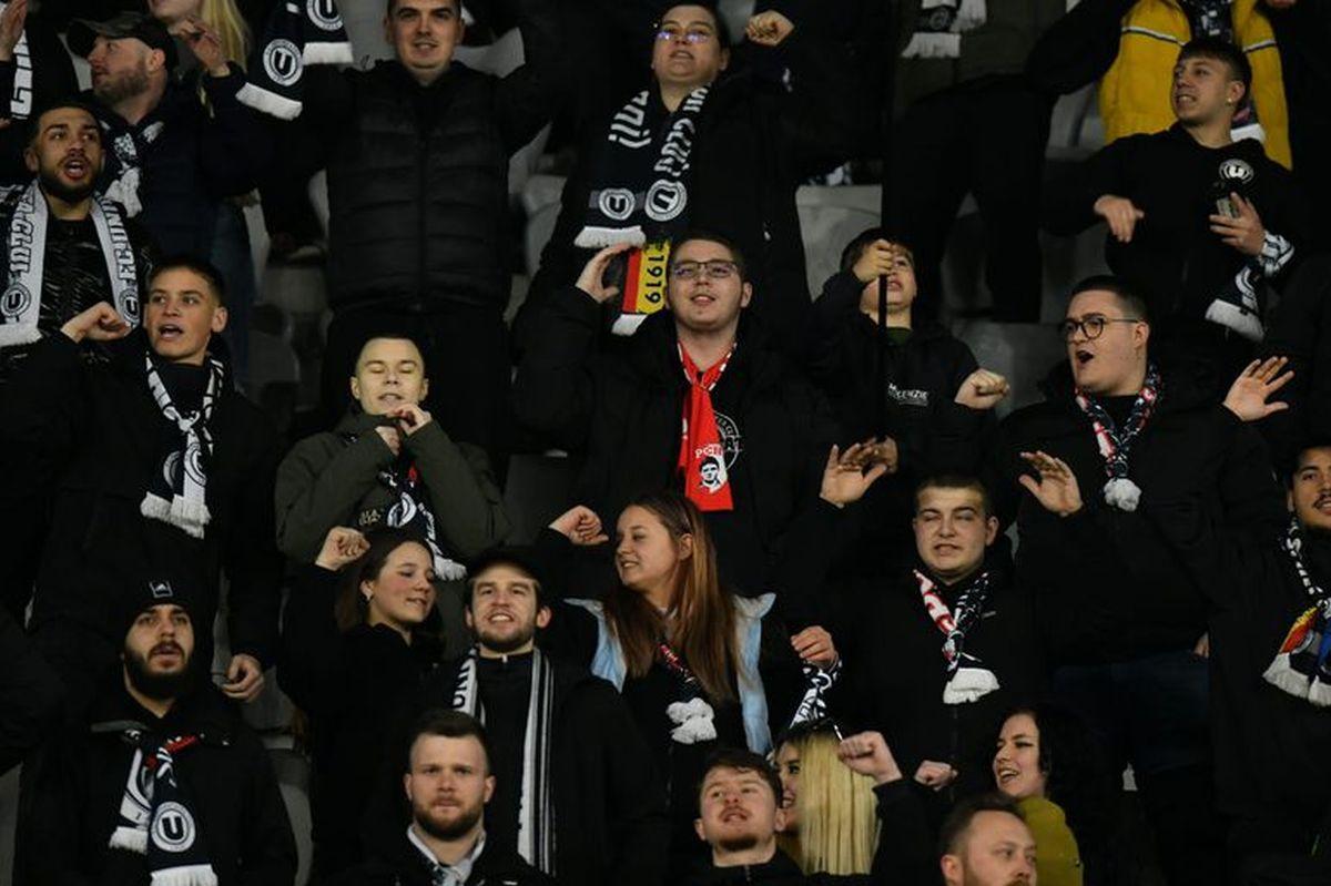 Atmosferă superbă la U Cluj - FCSB » Număr impresionant de roș-albaștri „infiltrați” printre ardeleni
