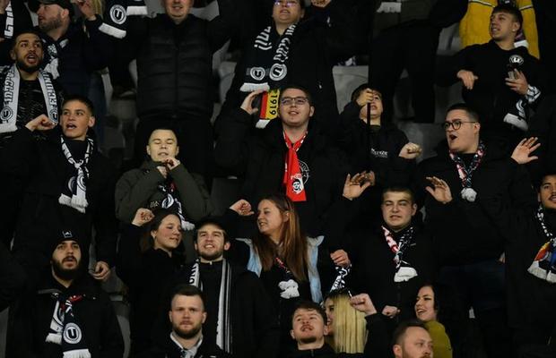 Atmosferă superbă la U Cluj - FCSB » Număr impresionant de roș-albaștri „infiltrați” printre ardeleni