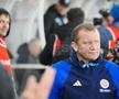 Dorinel Munteanu (55 de ani) a fost eliminat în repriza secundă a meciului pierdut de Oțelul cu Dinamo, scor 1-3. Antrenorul gălățenilor susține că este într-o stare medicală delicată, „pe perfuzii, la spital”.