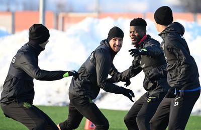 FCSB, antrenament lângă grămezile de zăpadă » Imagini tari înainte de meciul cu PAOK