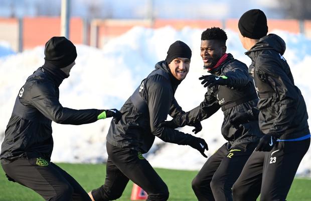 FCSB, antrenament lângă grămezile de zăpadă » Imagini tari înainte de meciul cu PAOK